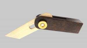 Fausse équerre en bois